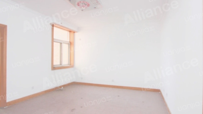 南北通透，中间楼层，采光好，视野开阔-客厅