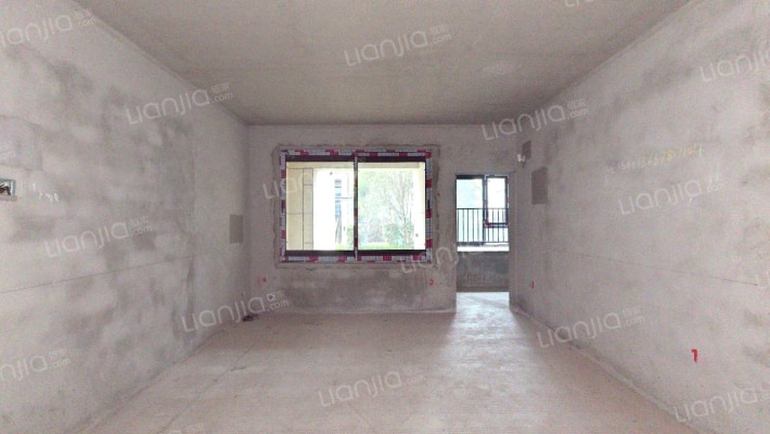 昕晖麓台山舍二手房实景图