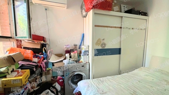 房  子是 正 规 两  居室，采 光 视 线 好-卧室B