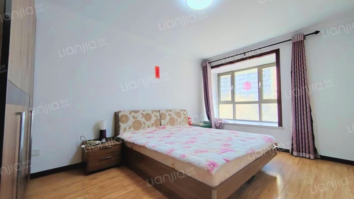 御景园   全南两居  精装修  满二-卧室B