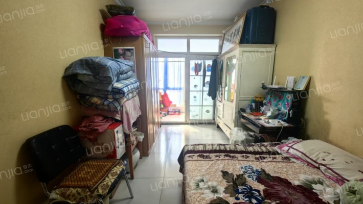 近二康医院，一层，南北通透两居，房本满五唯一。-卧室A