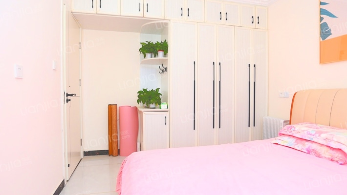 精装修两房，诚意出售，小区环境优美-卧室C
