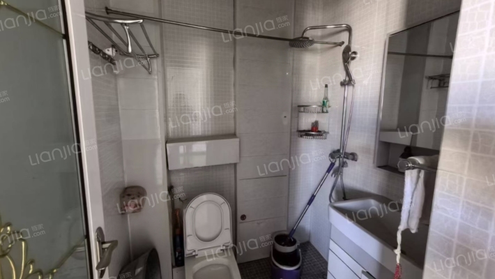 此房满五 南北通透格局  交通便利 配套齐全-卫生间