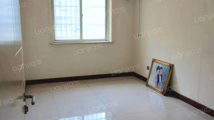 中间楼层   装修好业主真心卖-卧室B