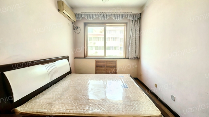 范阳路主干道，集中供暖大三居，配套齐全-卧室A