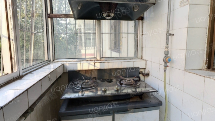 开发区文化广场繁华地段地理位置珍贵，税务局小区住户-厨房