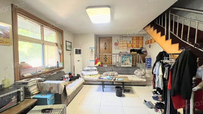 沿河小区二手房实景图