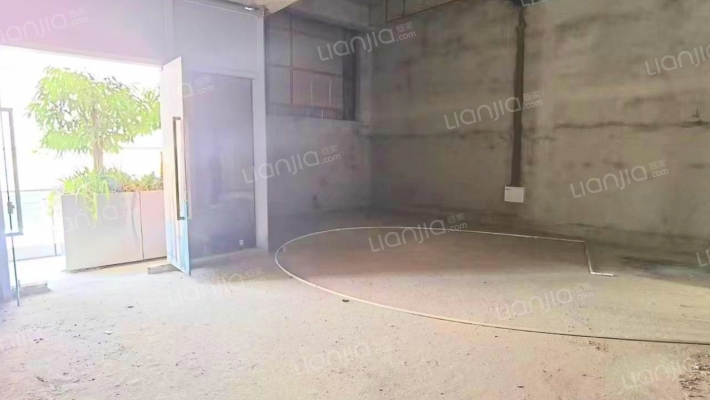 艾美裙楼二手房实景图