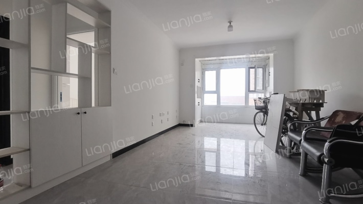 大社区，桃源新都孔雀城精装三居出售-客厅