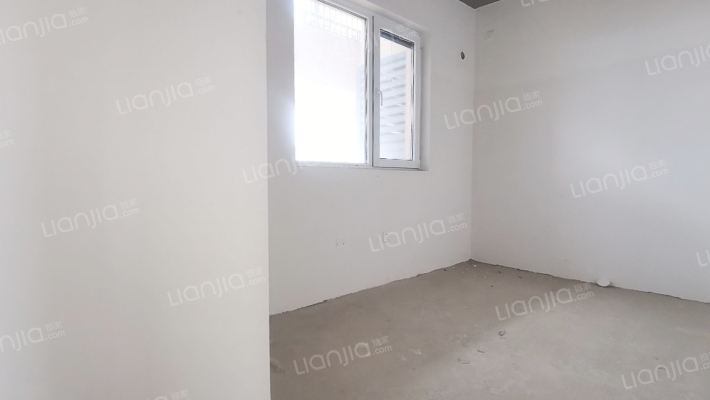 业主诚心出售 价格可谈 南北通透三居室，有房本带车位-卧室C