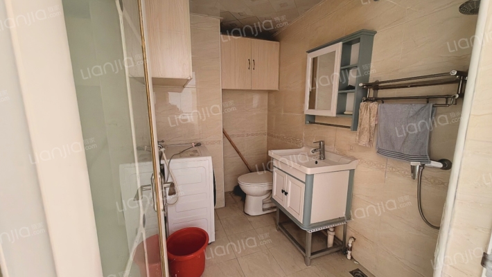 鹏渤御苑，南北通透两居室，随时看房，诚心出售-卫生间