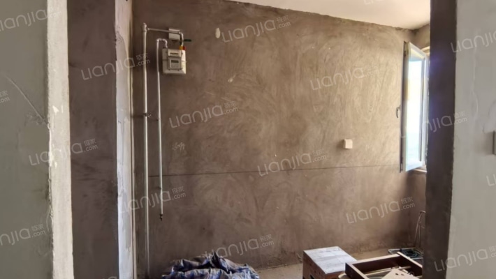 房  子 是 顶 层，视 线 好，全 天 采 光-厨房