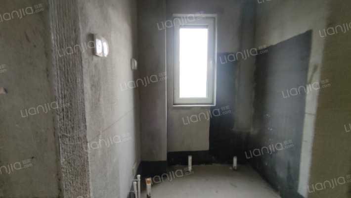 南北通透大四居  名厨明卫，房证满二，公交直达-卫生间A