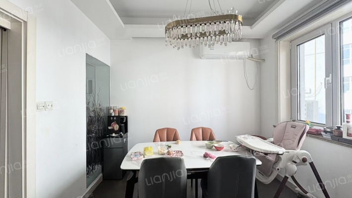 德信公园旁边 跃层户型方正 集中供暖 生活方便-餐厅