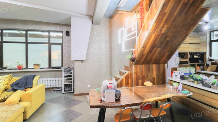 空间布局紧凑利用率高视野广阔设计尺度舒适无浪费空间-餐厅