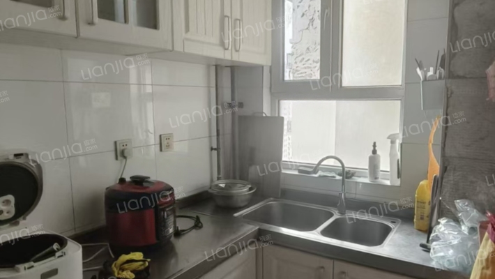 精装修房屋，配套齐全，交通方便，适合通勤-厨房