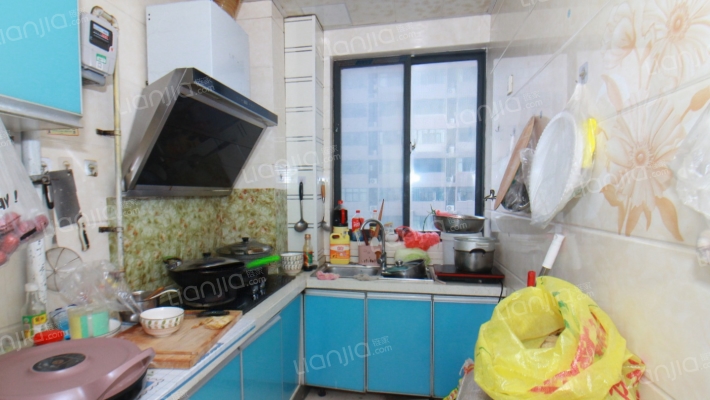 平宝港湾小区有证有暖可贷款 精装修-厨房