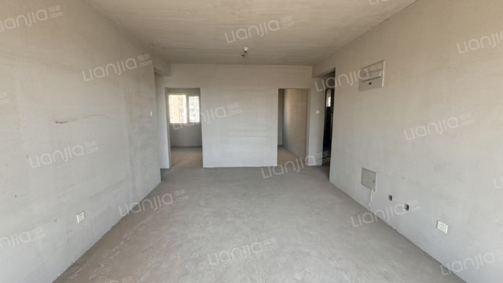 小区环境优美， 绿化高，人车分流，出京进京很方便-客厅