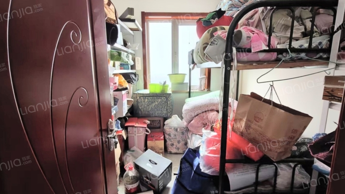 急售南北向精装小三居，满五，价格美丽-卧室C