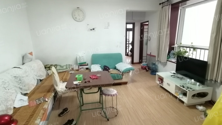 天保郦景社区为南北两排九栋高层，电梯板式精英寓所-客厅