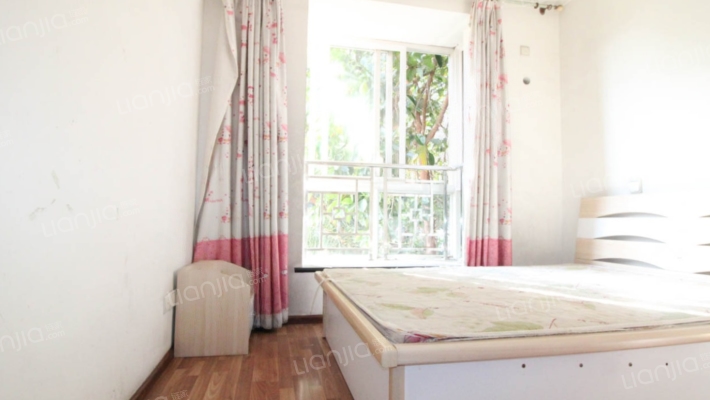 仁和南山花园精装三室 环境优美 居住舒适-卧室B
