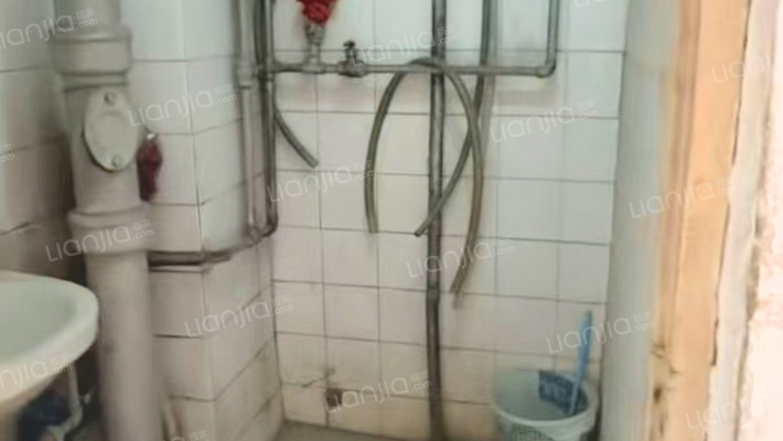 房子是通透 两居中间楼层采光无遮挡-卫生间