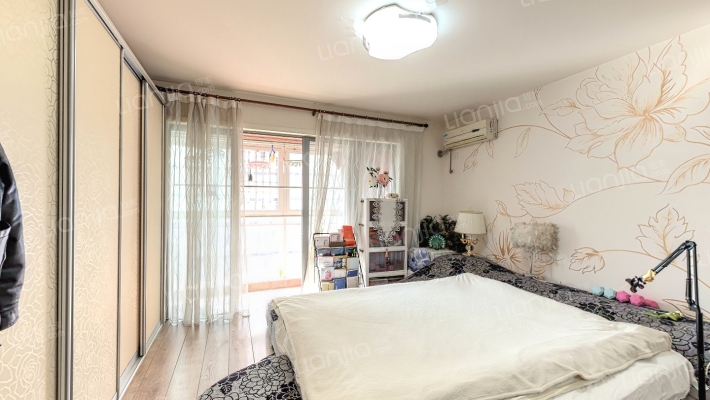 西城岚湾花苑二手房实景图