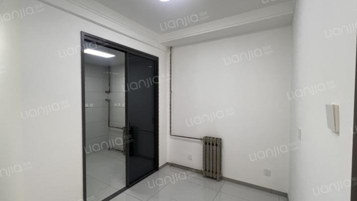 板楼，公摊小，南北通透两居，无遮挡，采光很好-餐厅