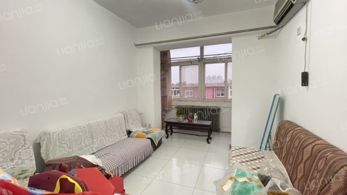 物探小区  集中供暖  交通方便-客厅