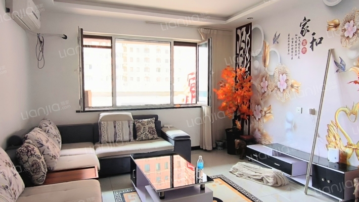 房子南北通透三居室，精装修。拎包入住，房本満二。-客厅