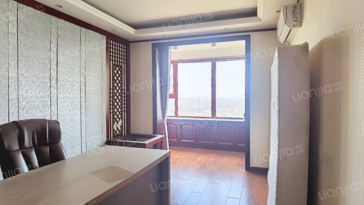 838沿线，70年大产权，精装修-卧室A