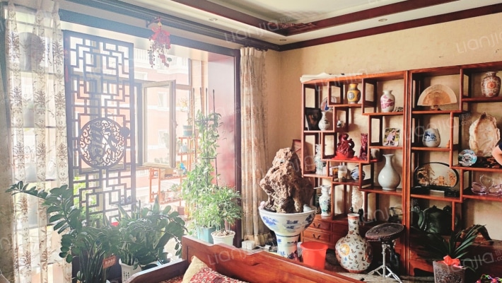 房子是满五年的本 随时能过户户型采光很好 集中供暖-客厅