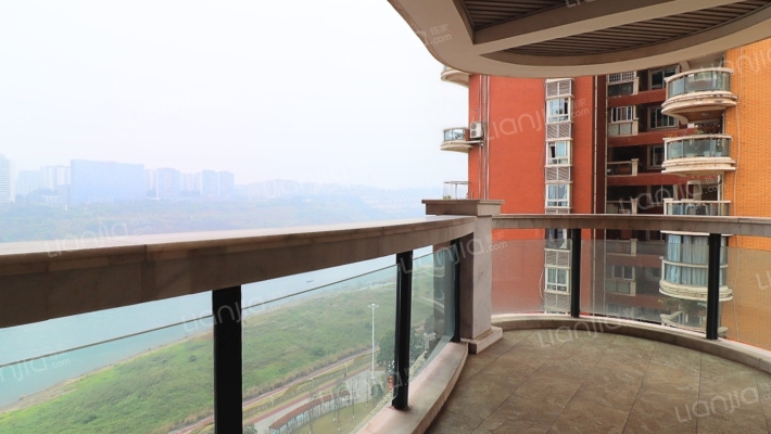 滨江国际大套三，看江看中庭，精装修保养好，产权清晰-阳台