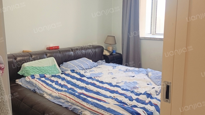 冠云路南侧  精装两居室  户型方正   楼层视野好-卧室B