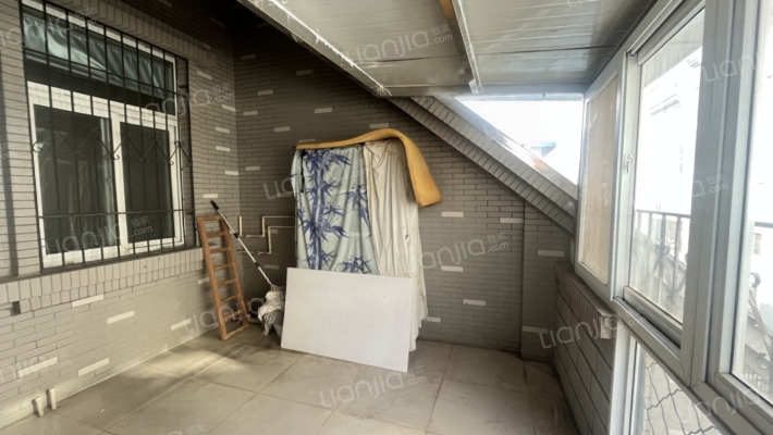 联合六号院 联排别墅 集中供暖 车位免费-阳光房