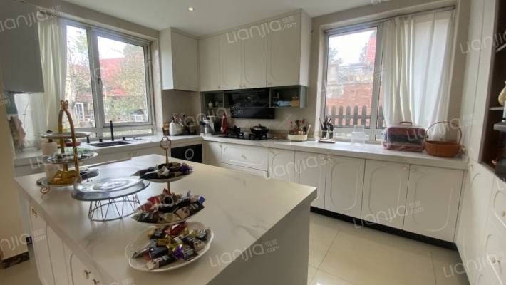 新上 京都高尔夫独栋别墅 客厅大挑空 临水系 带大花园-厨房