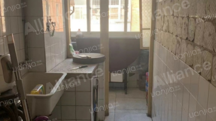 三处家属院 3室1厅 南 北-厨房