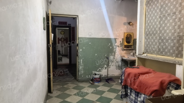 107国道旁 大社区 集中供暖 南北通透两居-客厅