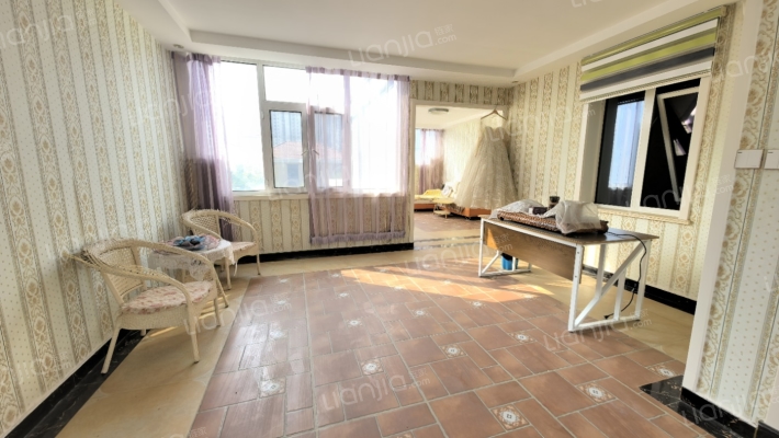 南北通透的联排别墅，品质社区，绿化好，没有遮挡.-书房