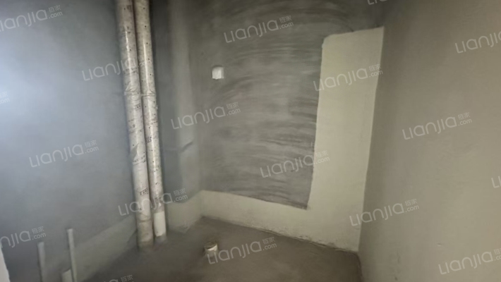 小区位于润禾街，交通便 利。 房本满二，可贷款-卫生间