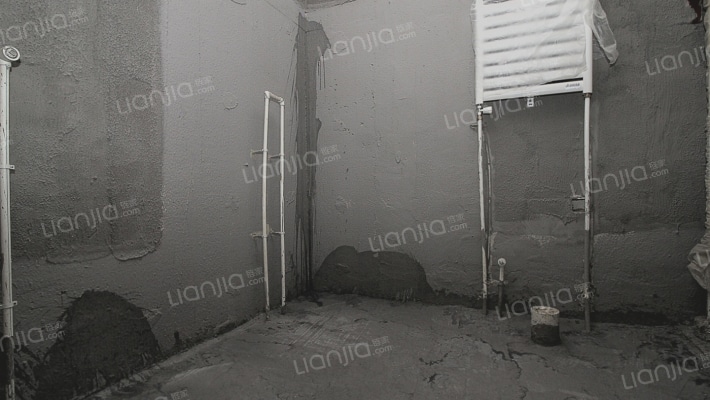 跃层有露天阳台，采光充足，视野宽阔，交通便利。-卫生间B