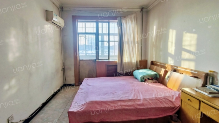 火车 站 旁 全阳两居 好楼层 集中供暖 免费停车-卧室A