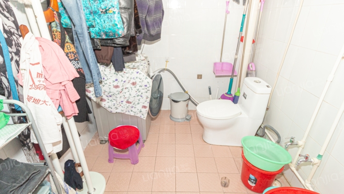 此房满五唯一格局 南北通透 小税 无捆绑 室内干净整洁-卫生间