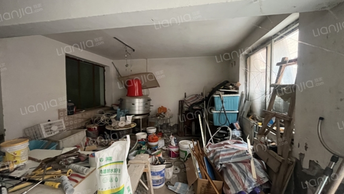 房子满五不唯一，独门独院，二层小楼，可以过户-客厅