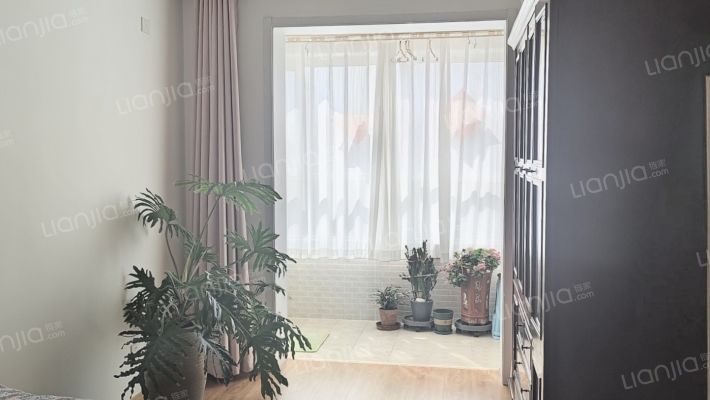 水岸花城，环境好，四季有景，交通便利。-卧室