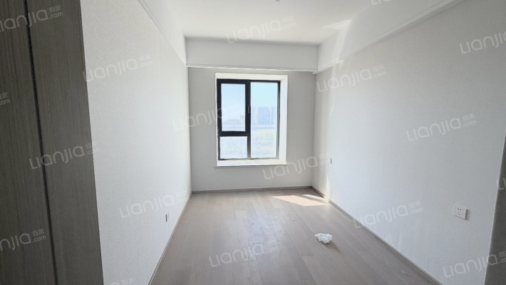 央企小区 精装修 一梯一户 集中供暖 百米楼间距-卧室B