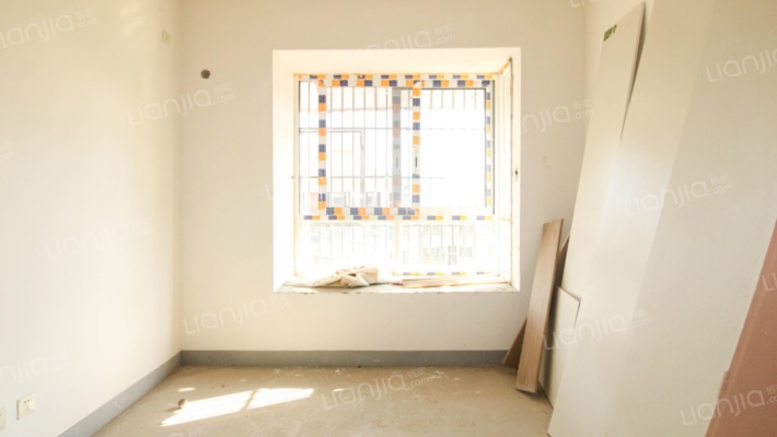 新做的塑钢门窗 防护栏 产权在手 凉水井两室两厅一卫-卧室A