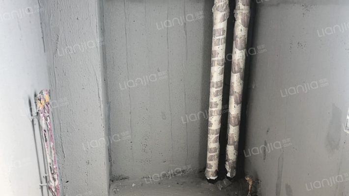 宏远碧萝湾，位置好，购物方便，业主诚心出售-卫生间