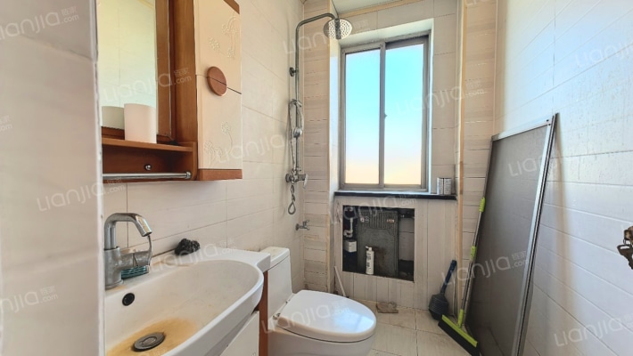 金税小区三居双卫大三居南北通透-卫生间A