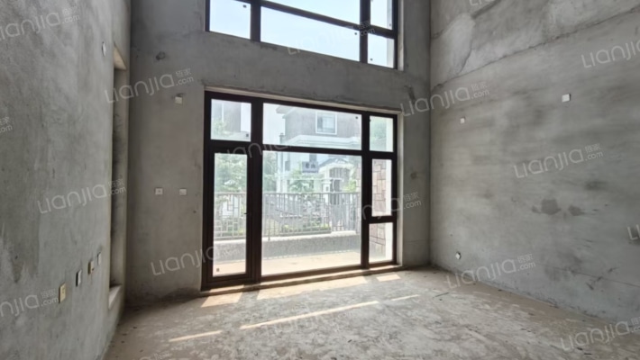 中拥蓝天下垅墅二手房实景图